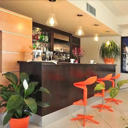 Hotel Inn Hotel 3*